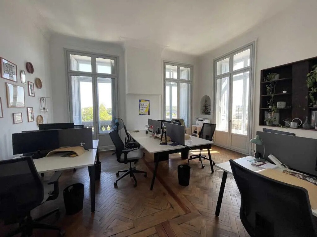 Location Bureaux 95 m² - Photo 1
