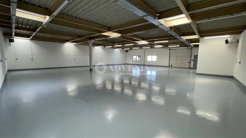 Light Industrial in Croissy-Beaubourg to rent - Building Photo - Image 2 of 11