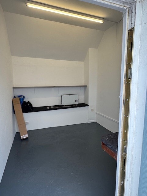 Charlwood Rd, Crawley to rent Interior Photo- Image 1 of 3