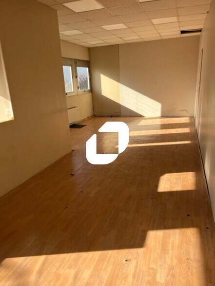 Light Industrial in Chennevières-sur-Marne to rent - Interior Photo - Image 2 of 4