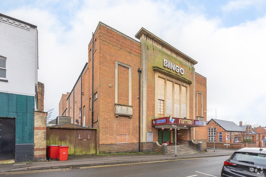 College St, Rushden to rent - Building Photo - Image 3 of 15