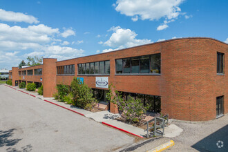 1715 27th Ave NE, Calgary, AB for rent Building Photo- Image 1 of 5