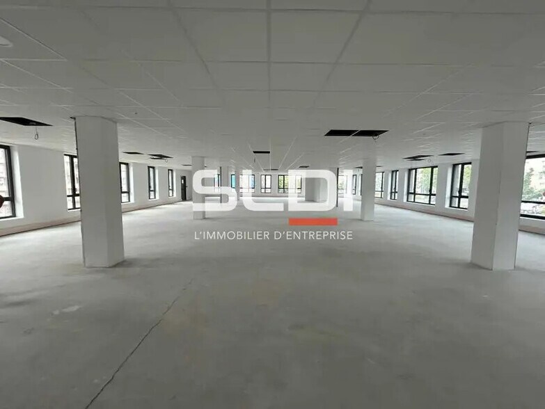 Boulevard Ambroise Croizat, Vénissieux to rent - Building Photo - Image 3 of 12