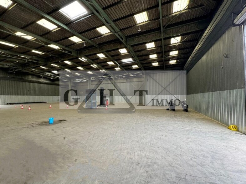 Office in Viry-Châtillon to rent - Interior Photo - Image 2 of 5
