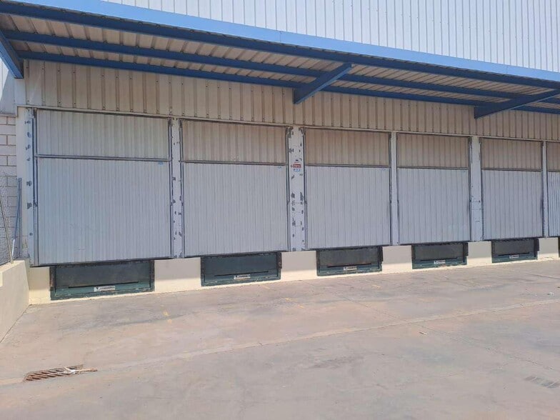 Industrial in Riba-roja de Túria, Valencia to rent - Building Photo - Image 2 of 3