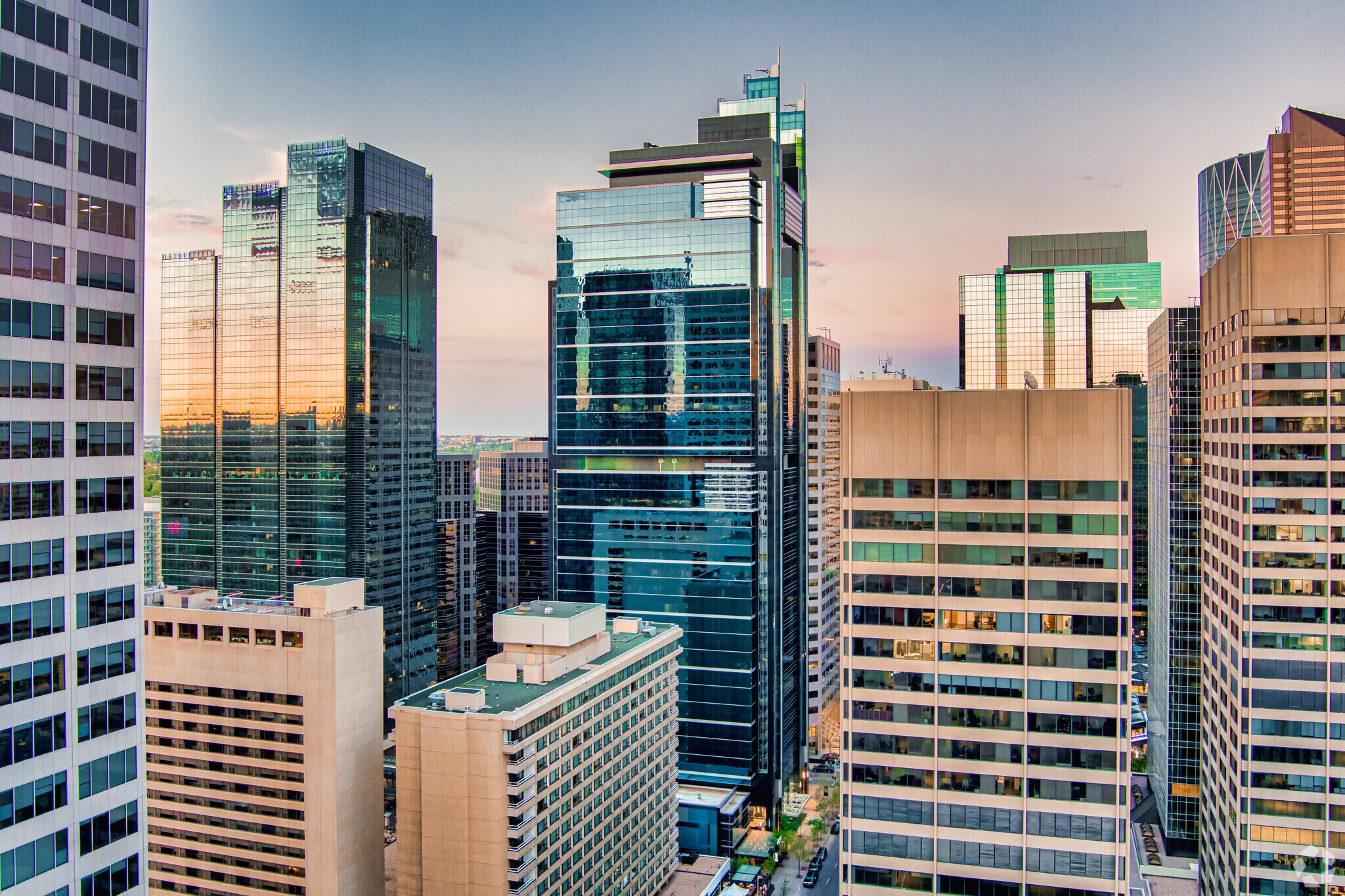 308 4th Ave SW, Calgary, AB to rent Primary Photo- Image 1 of 15