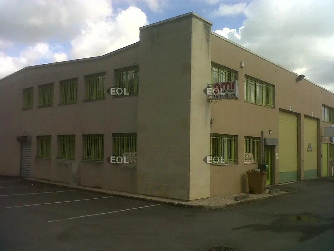 Industrial in Émerainville to rent Building Photo- Image 1 of 17