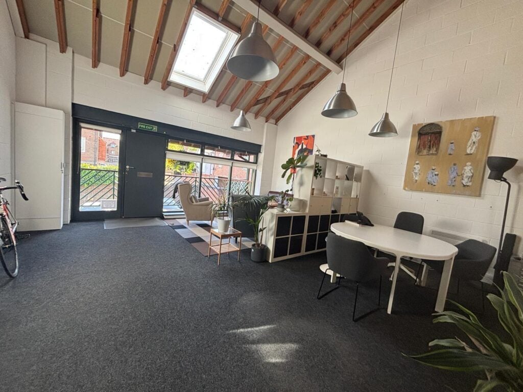 1-32 Hyde St, Winchester to rent Interior Photo- Image 1 of 5