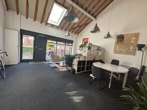 1-32 Hyde St, Winchester to rent Interior Photo- Image 1 of 5