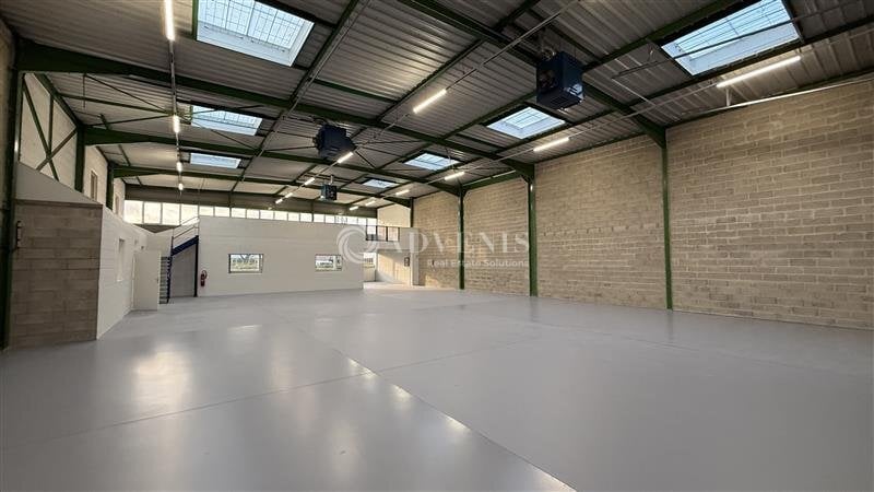 Light Industrial in Saint-Thibault-des-Vignes to rent - Building Photo - Image 3 of 10