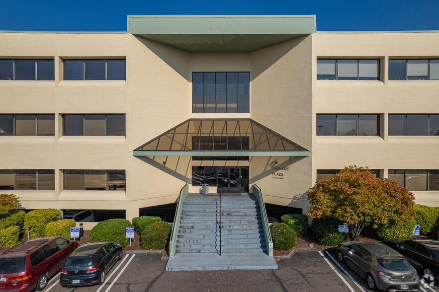 8800 SE Sunnyside, Clackamas, OR for rent - Building Photo - Image 3 of 4