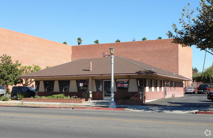 830 N Lake Ave, Pasadena, CA for rent - Primary Photo - Image 2 of 4