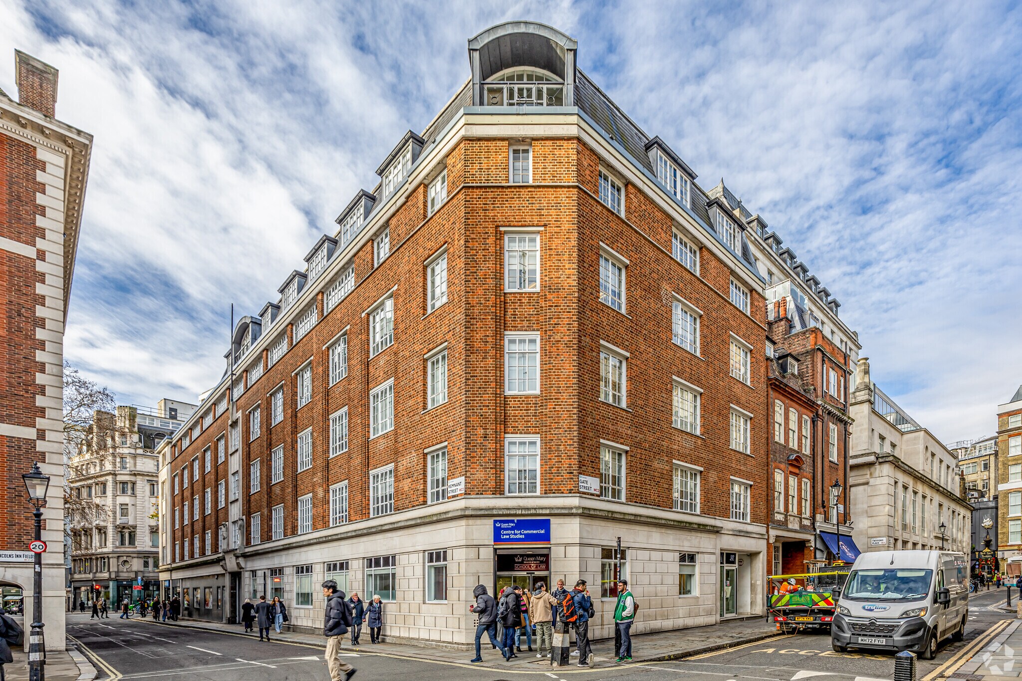 67-69 Lincoln's Inn Flds, London for sale Primary Photo- Image 1 of 1