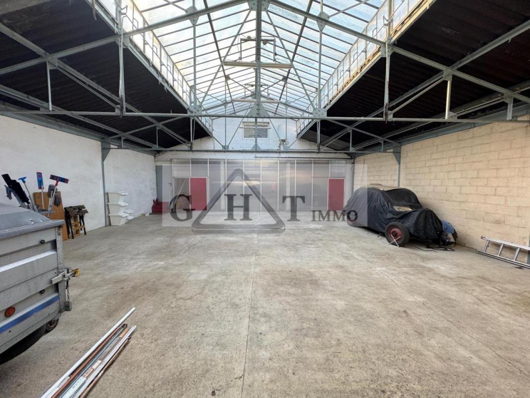 Industrial in Bobigny for sale Building Photo- Image 1 of 2