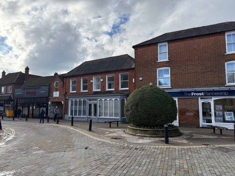 71 High St, Burnham to rent - Building Photo - Image 2 of 13