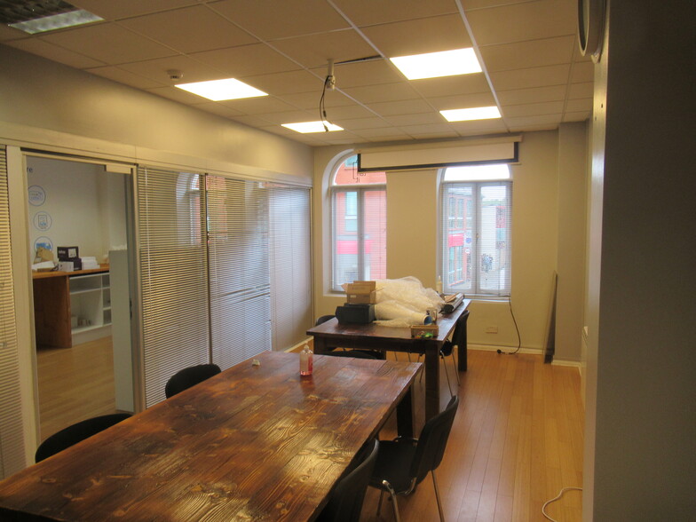 56 Wimbledon Hill Rd, London to rent - Interior Photo - Image 3 of 8