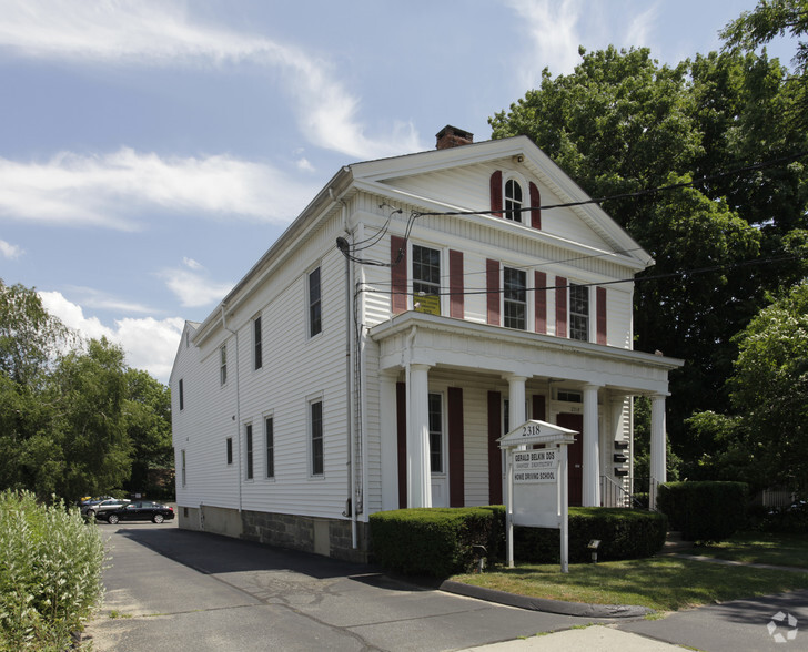 2318 Main St, Stratford, CT for rent - Primary Photo - Image 1 of 3