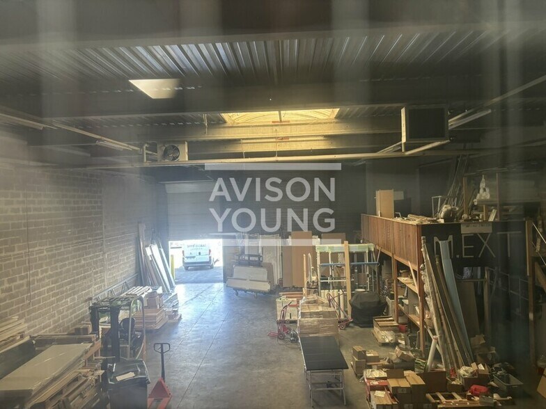 Light Industrial in Gennevilliers to rent - Interior Photo - Image 2 of 7