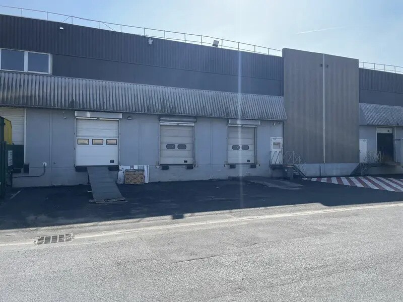 Avenue Du Colonel Rol-Tanguy, Stains to rent Building Photo- Image 1 of 9