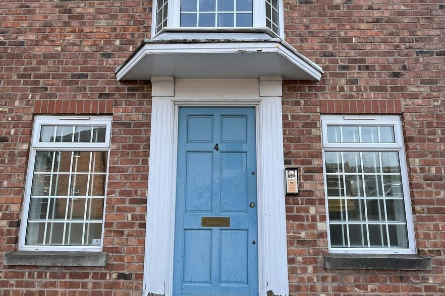 Maple Court, Macclesfield to rent - Building Photo - Image 2 of 4