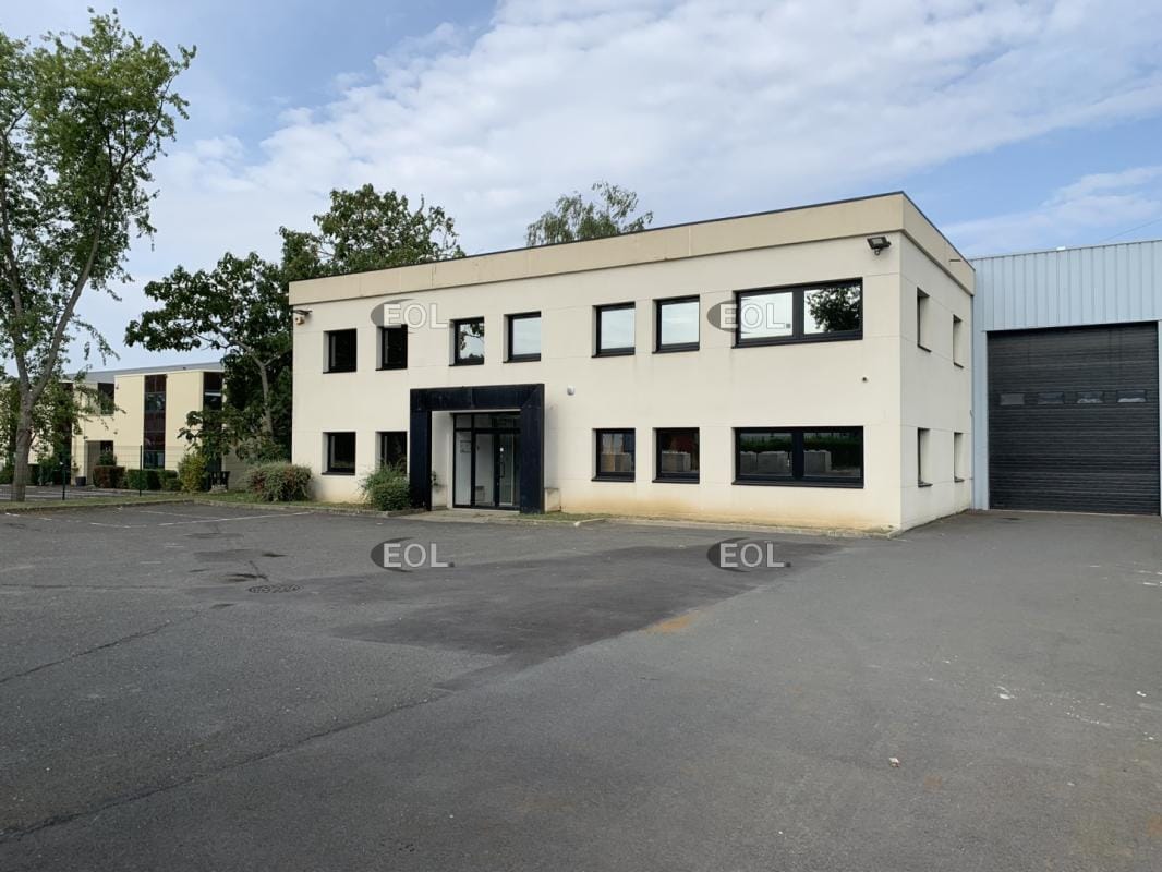 Light Industrial in Lisses for sale Building Photo- Image 1 of 9