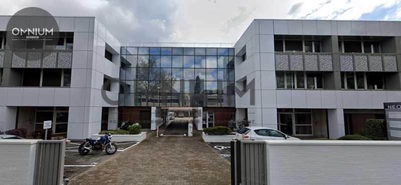 Office in Bron to rent Building Photo- Image 1 of 8