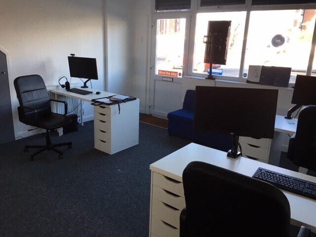 6 Roneo Corner, Hornchurch for sale - Interior Photo - Image 1 of 1