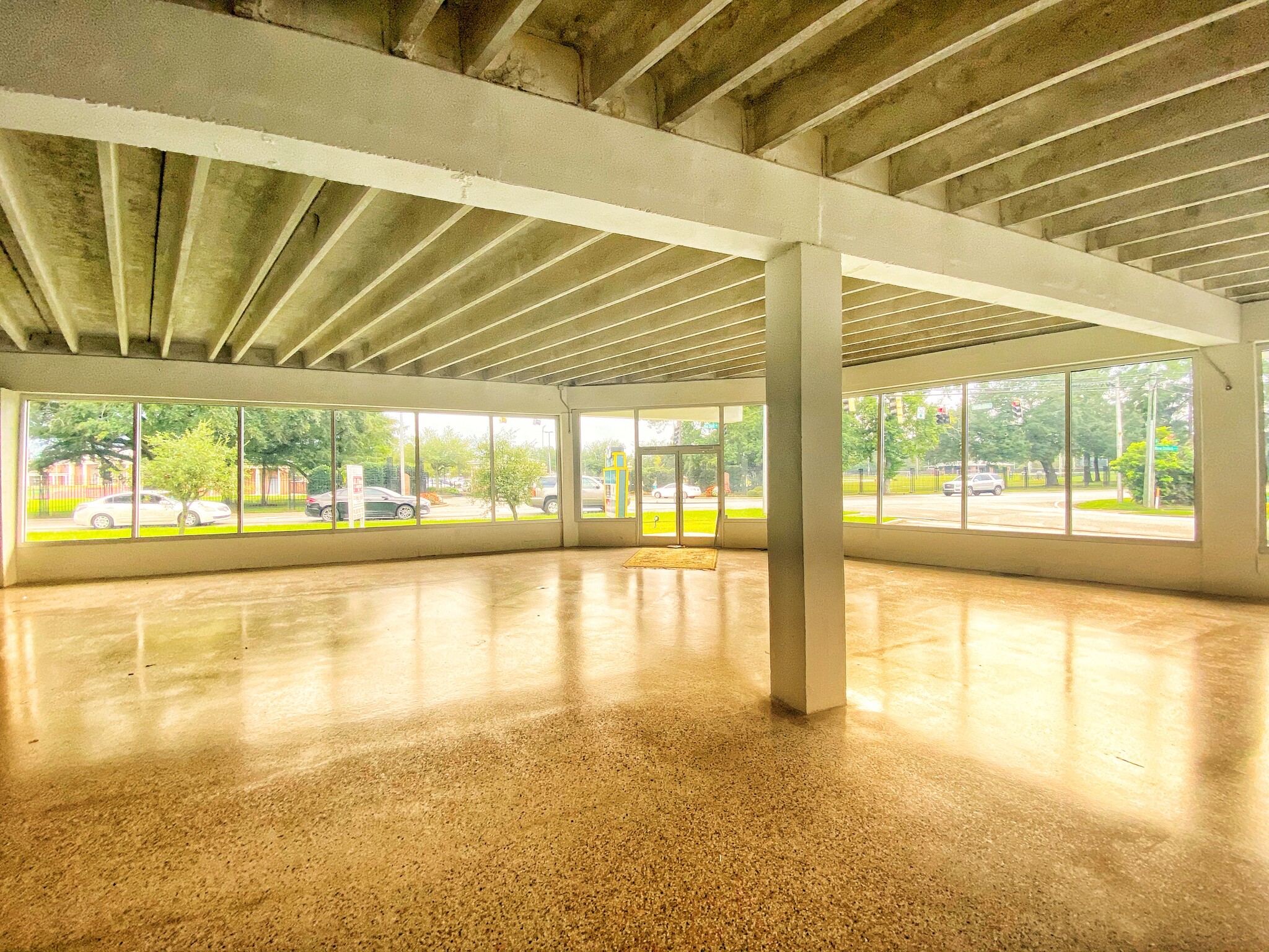 2724 Old Shell Rd, Mobile, AL to rent Interior Photo- Image 1 of 1