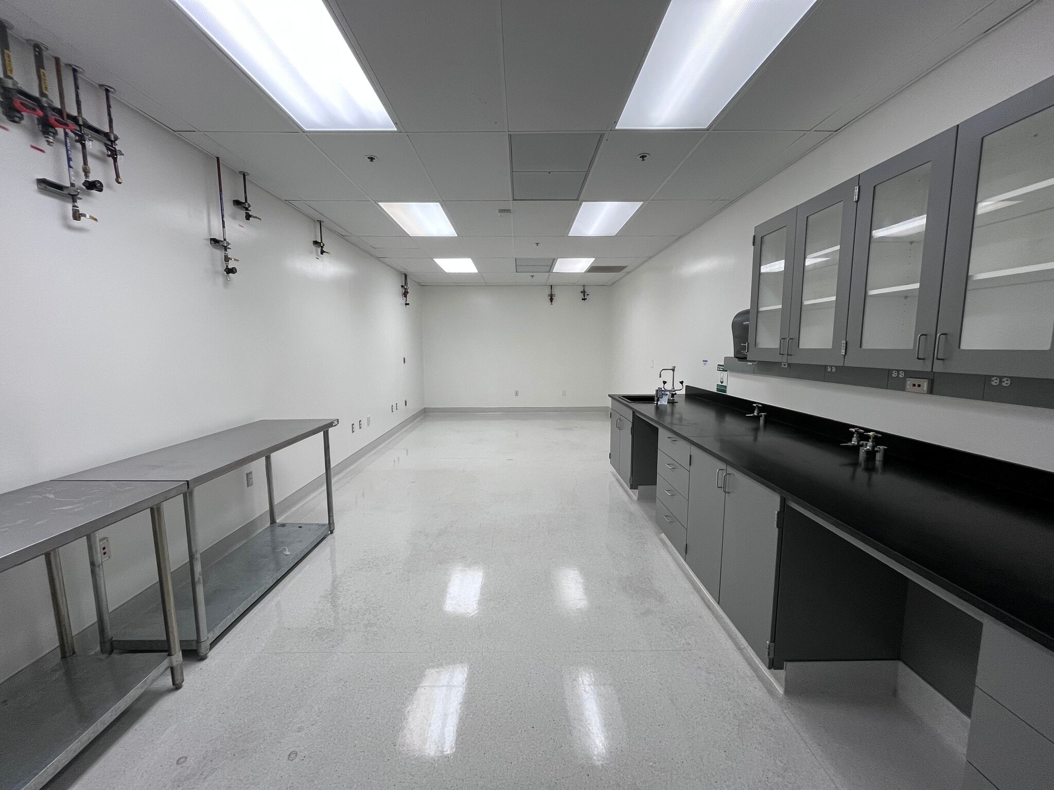 319 N Bernardo Ave, Mountain View, CA to rent Interior Photo- Image 1 of 1