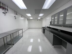 319 N Bernardo Ave, Mountain View, CA to rent Interior Photo- Image 1 of 1