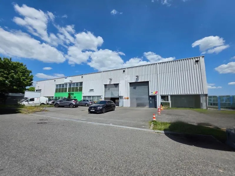 Light Industrial in Bondoufle to rent Building Photo- Image 1 of 7