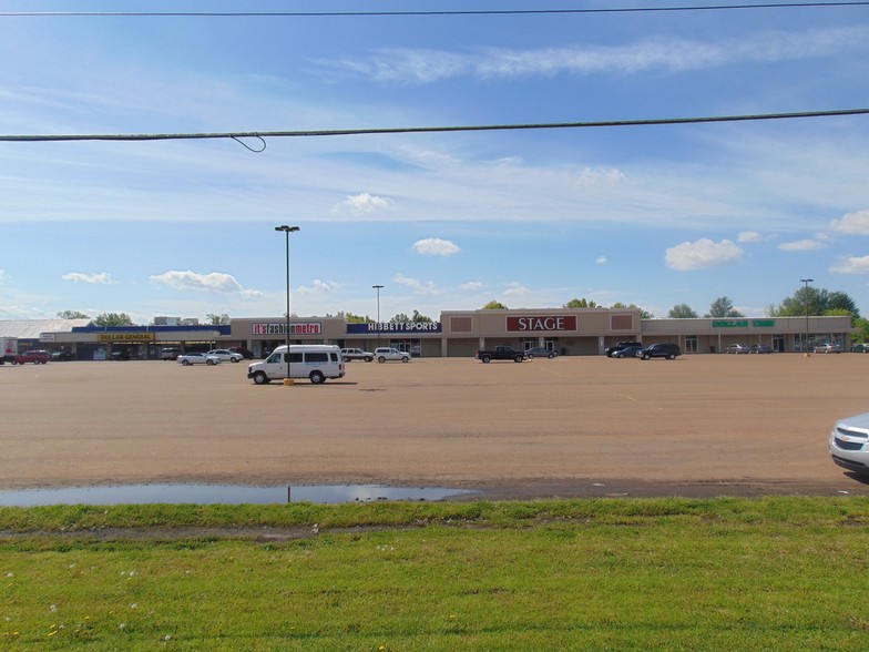 500 W Broadway St, West Memphis, AR for sale - Building Photo - Image 1 of 1