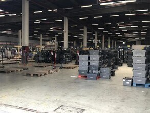 Industrial in Les Ulis to rent Interior Photo- Image 1 of 3