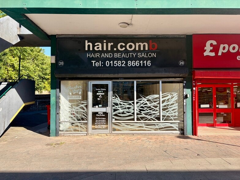 20 Bedford Sq, Dunstable to rent - Building Photo - Image 1 of 2