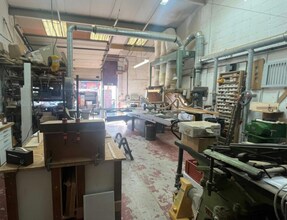 Clyde Vale, London to rent Interior Photo- Image 2 of 3