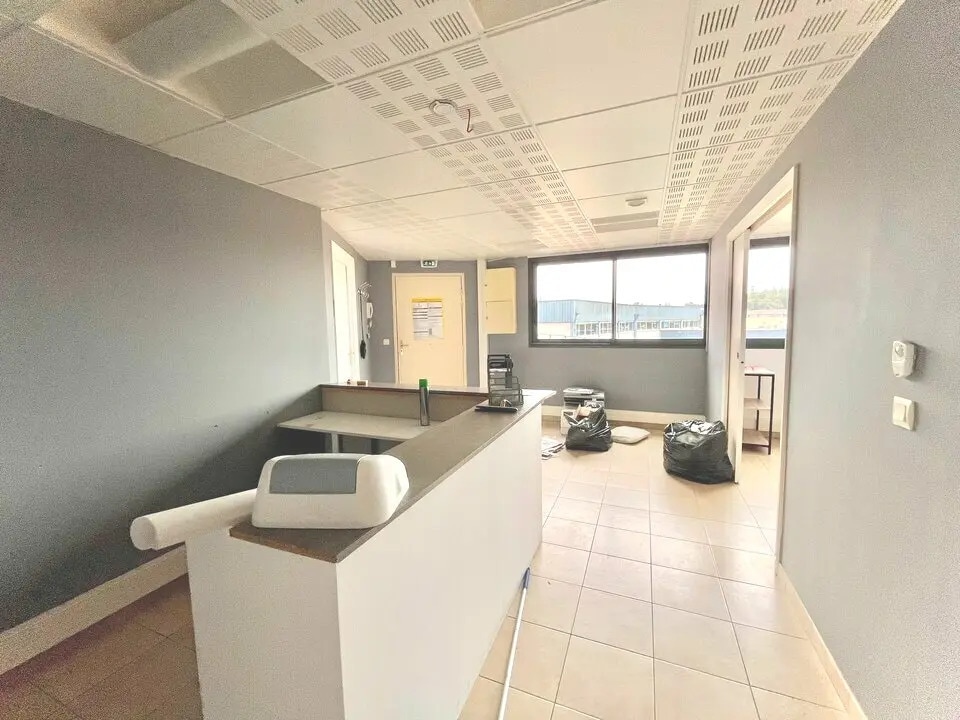 Vente Bureaux 61 m² - Photo 1