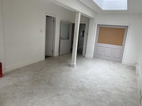 254 High St, Guildford to rent Building Photo- Image 1 of 7