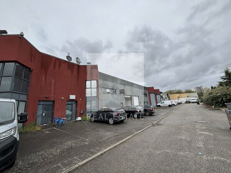 Light Industrial in Villeurbanne for sale - Building Photo - Image 2 of 12