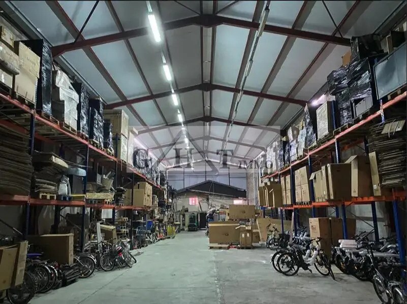 Light Industrial in Bagnolet for sale Interior Photo- Image 1 of 6