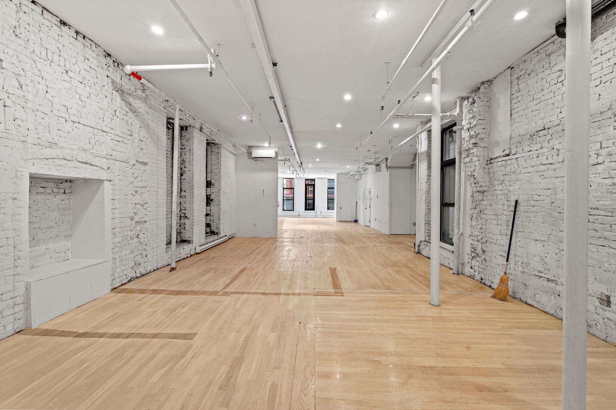 25 Howard St, New York, NY to rent Interior Photo- Image 1 of 12