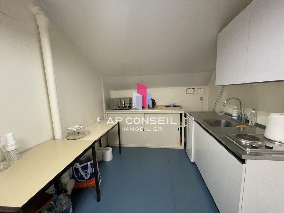 Location Bureaux 173 m² - Photo 1