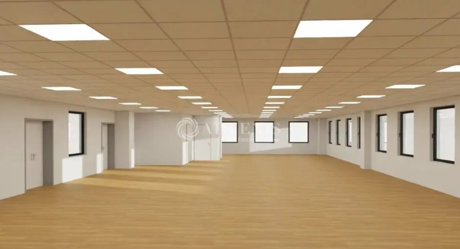 Office in Limonest to rent Interior Photo- Image 1 of 3