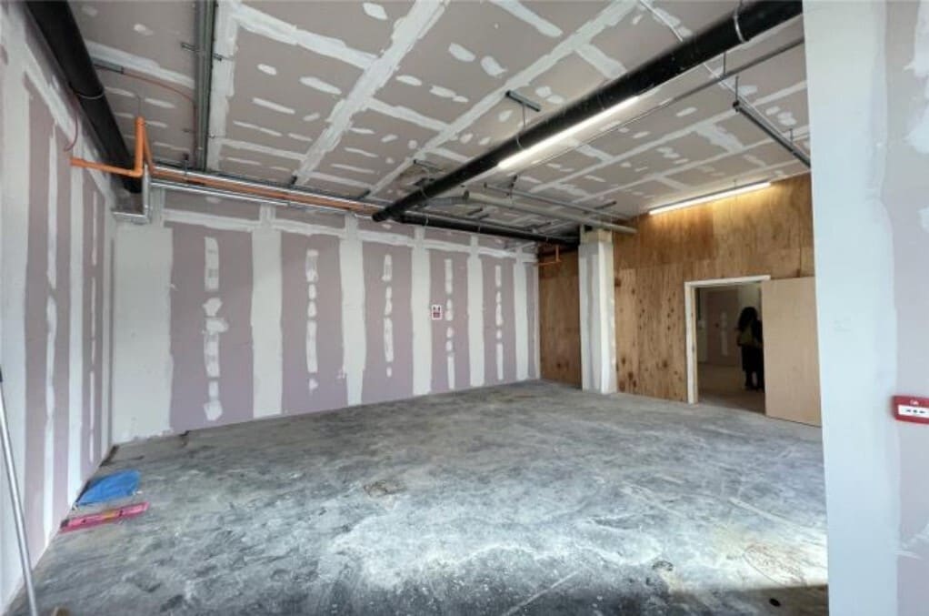 73 Victoria Av, Southend-On-Sea, ESS SS2 6FP - Unit 9 - - Interior Photo - Image 2 of 2