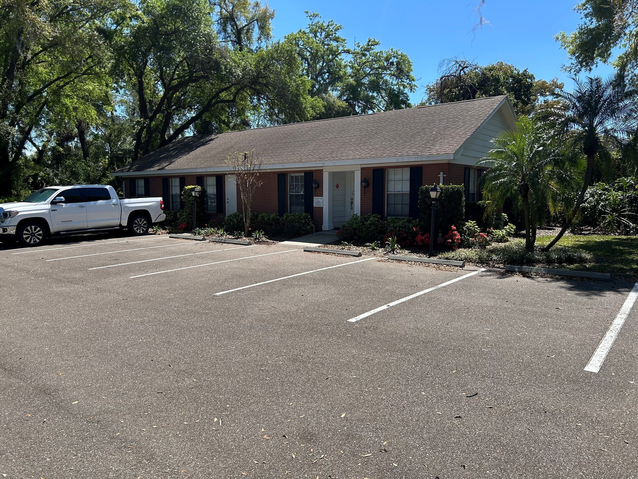 213 Kingsway Rd, Brandon, FL to rent Primary Photo- Image 1 of 13