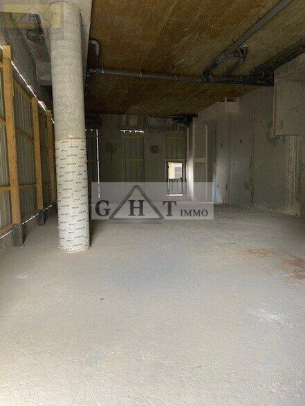 Retail in Ivry-sur-Seine to rent - Interior Photo - Image 2 of 3