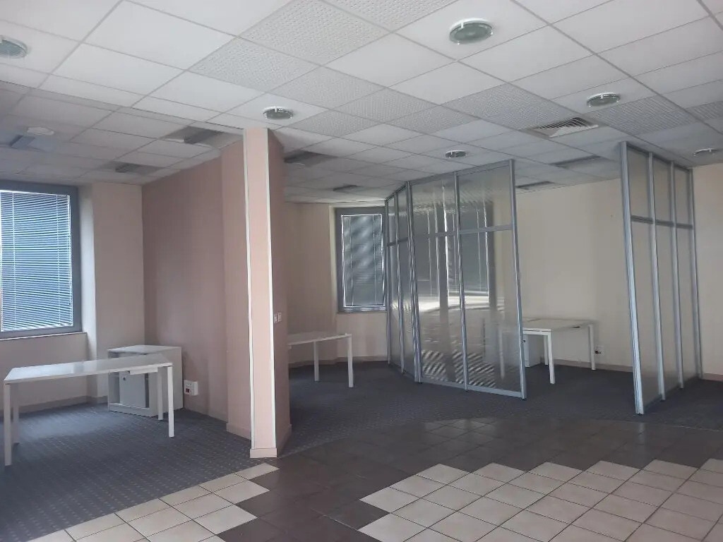 Location Commerce 220 m² - Photo 1