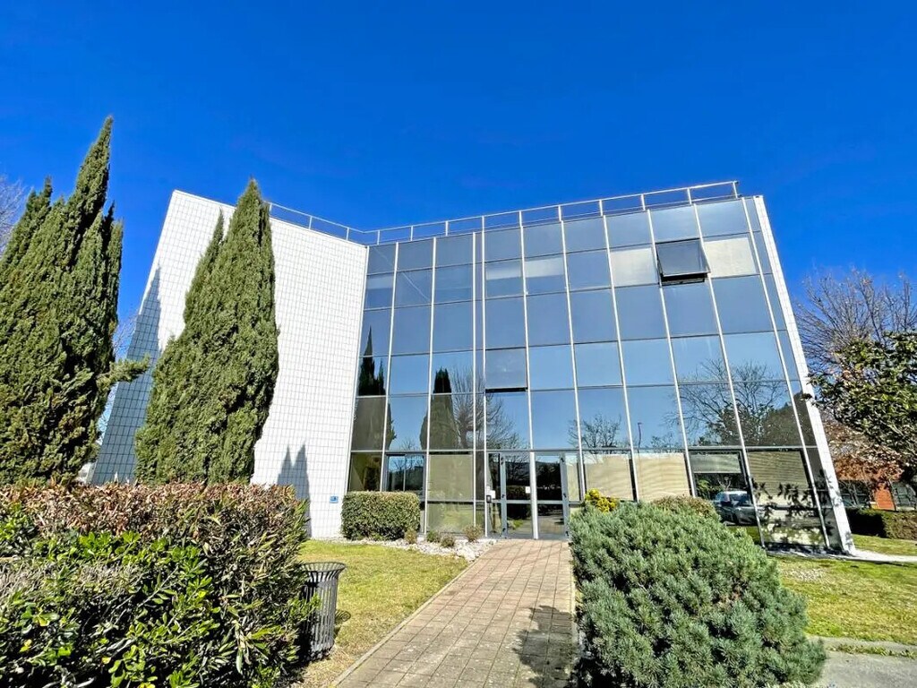 Location Bureaux 1 100 m² - Photo 1