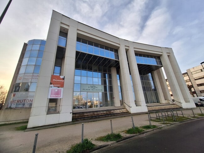 Location Bureaux 200 m² à 6 279 m²