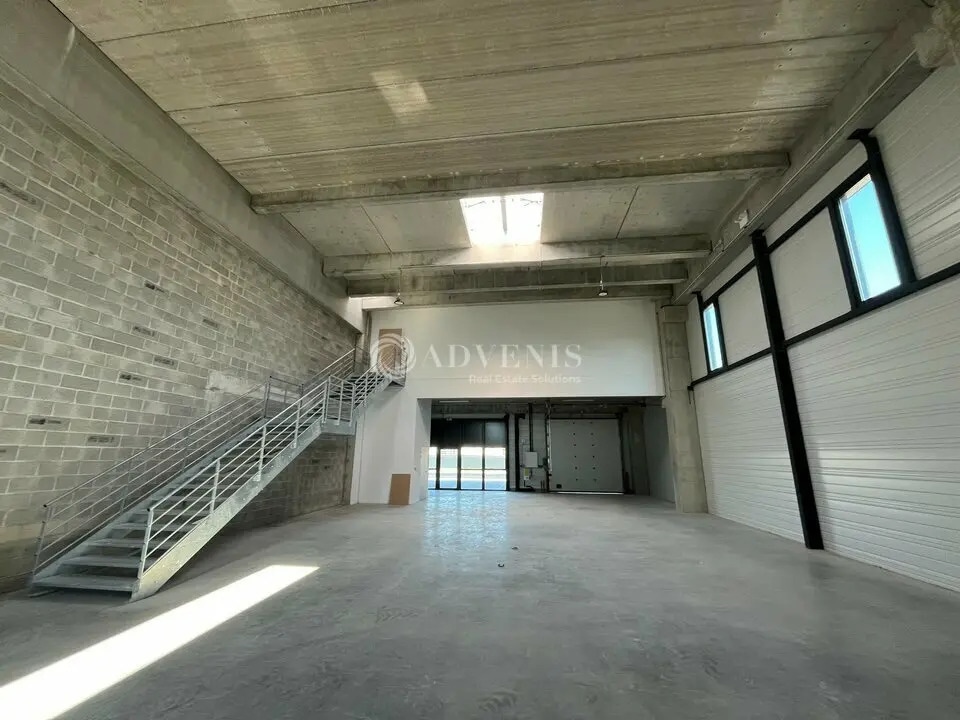 Light Industrial in Bobigny to rent Interior Photo- Image 1 of 12