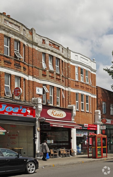 143 Uxbridge Rd, London to rent - Building Photo - Image 2 of 2